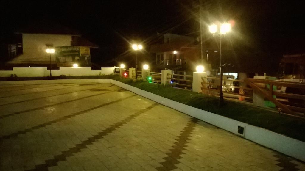 Holiday Hill Hotel y Suites Sultan Bathery Exterior foto